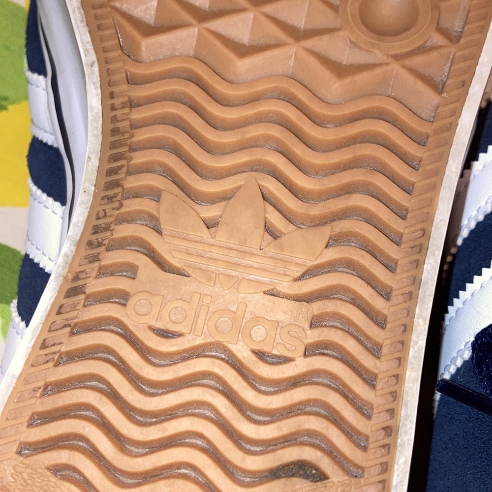 Adiadas - Picture 4 of 6